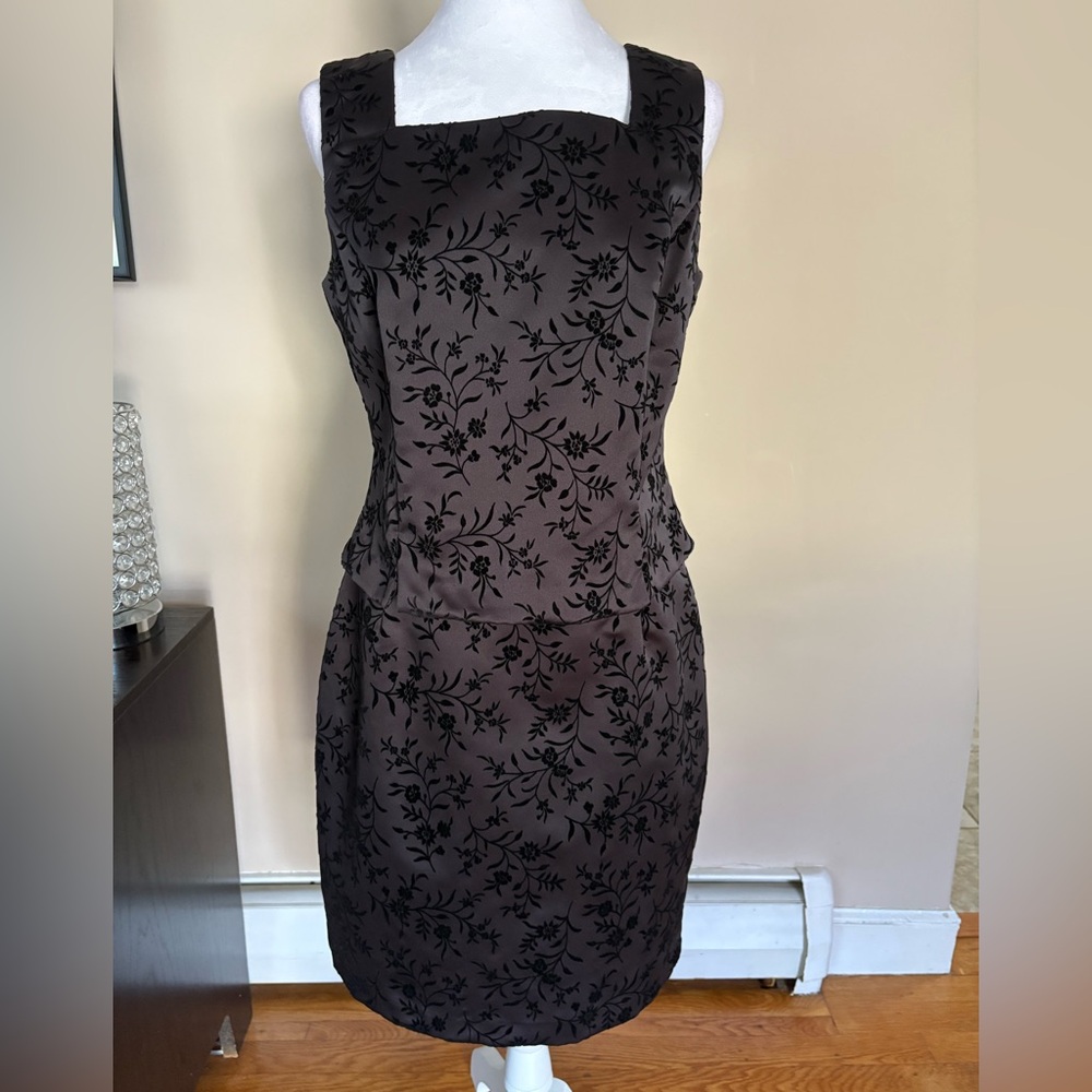 🎾 Black Velvet Brocade Sleeveless Skirt Set